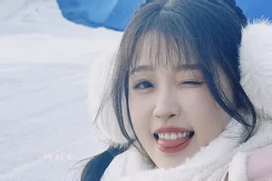 Esther Yu Enchants Fans with Stunning Snow Princess Fashion Look - image 12