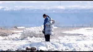 Esther Yu Enchants Fans with Stunning Snow Princess Fashion Look - image 2