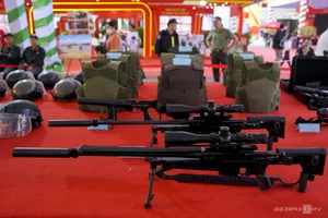Exploring Modern and Historical Firearms at the Da Nang Defense and Security Exhibition - image 7