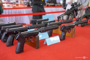 Exploring Modern and Historical Firearms at the Da Nang Defense and Security Exhibition - image 11