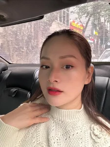 Huong Giang Celebrates Birthday in Austria as Hoang Oanh Debuts Bold Look - image 4