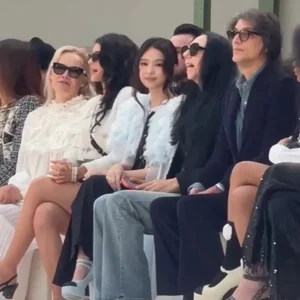 Jennie of BLACKPINK Shines Bright at the Chanel Fashion Show - image 0