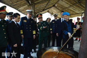 Vietnam and China Defense Ministers Visit Chu Lien Village to Promote Cultural Diplomacy - image 9