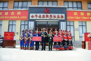 Vietnam and China Defense Ministers Visit Chu Lien Village to Promote Cultural Diplomacy - image 7