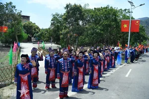 Vietnam and China Defense Ministers Visit Chu Lien Village to Promote Cultural Diplomacy - image 5