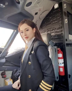 Meet the Stunning Thai Female Pilot Captivating Hearts Globally - image 4