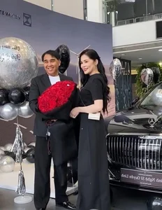 Lo Lem, Daughter of MC Quyen Linh, Debuts Luxury $300,000 Car at 19 - image 1