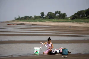 The Amazon River Drying Up: A Close-Up of a Record Drought - image 2
