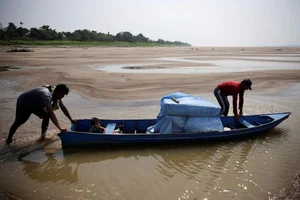 The Amazon River Drying Up: A Close-Up of a Record Drought - image 7
