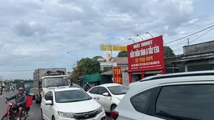 Traffic Chaos: Scenes from Dong Nai Gateways on the First Day of September 2nd Holiday - image 7