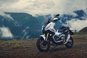 New 2026 Honda X-ADV Adventure Scooter: Rugged Design Meets Premium Performance for the Ultimate Urban and Off-Road Crossover Experience - image 2