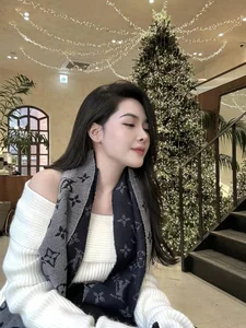 Nam Dinh Plastic Surgery Sensation Shares Gorgeous Christmas Photoshoot - image 2