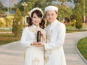 The 62-Year-Old Bride: A Story of Love and Urban Survival - image 2