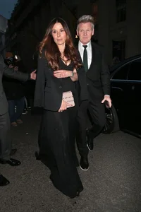 Victoria Beckham Celebrates Milestone 50th Birthday in Style Despite Glamorous Crutches and Sheer Elegance - image 10