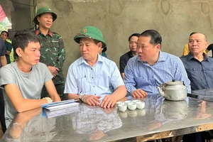Tragic House Collapse in Hoa Binh: Rescue Operations for Five Family Members - image 0