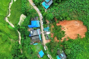 Tragic House Collapse in Hoa Binh: Rescue Operations for Five Family Members - image 6