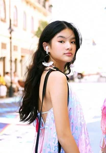 Like Mother, Like Daughter: Truong Ngoc Anh's 17-Year-Old Shows Off Her Impressive Height - image 3