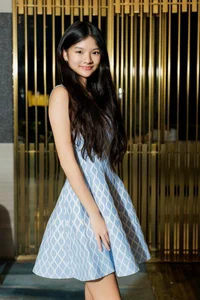 Like Mother, Like Daughter: Truong Ngoc Anh's 17-Year-Old Shows Off Her Impressive Height - image 5