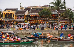 Top 10 Most Popular Travel Destinations in Vietnam for Lunar New Year (Tết) - image 9