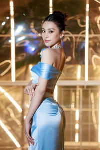 Young 23-Year-Old Star Gifts Parents a Multi-Billion Luxury Home - image 2