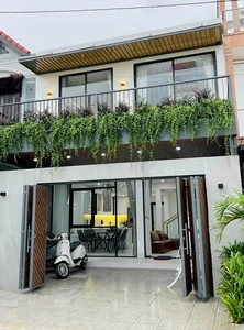 Young 23-Year-Old Star Gifts Parents a Multi-Billion Luxury Home - image 5
