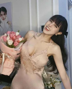Vu Van Thanh's Girlfriend Wows in Elegant Sleepwear - image 3