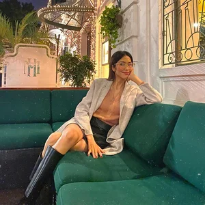 10 Chic Mini Skirt Outfit Ideas Inspired by Vietnamese Celebrities - image 2