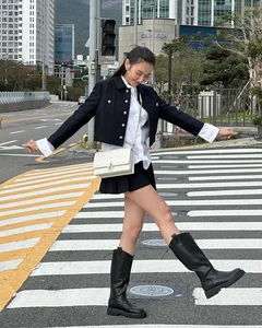 10 Chic Mini Skirt Outfit Ideas Inspired by Vietnamese Celebrities - image 1