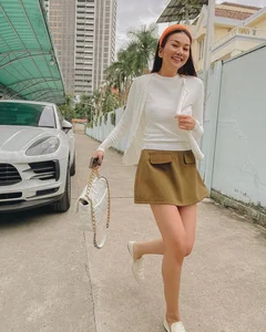 10 Chic Mini Skirt Outfit Ideas Inspired by Vietnamese Celebrities - image 5