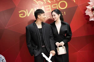 Huong Giang Sparks Romance Rumors with Intimate Photos Featuring Mystery Man - image 1