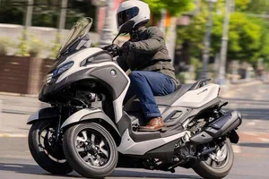 Yamaha Tricity 300 2026 Debuts: The Three-Wheeled Scooter With Car-Like Airbags - image 3