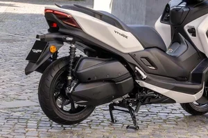Yamaha Tricity 300 2026 Debuts: The Three-Wheeled Scooter With Car-Like Airbags - image 0