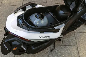 Yamaha Tricity 300 2026 Debuts: The Three-Wheeled Scooter With Car-Like Airbags - image 6