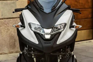 Yamaha Tricity 300 2026 Debuts: The Three-Wheeled Scooter With Car-Like Airbags - image 9