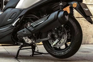 Yamaha Tricity 300 2026 Debuts: The Three-Wheeled Scooter With Car-Like Airbags - image 4