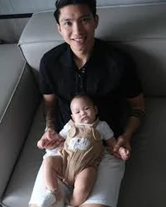 Footballer Doan Van Hau and Wife Celebrate New Year 2025 With Special News - image 3