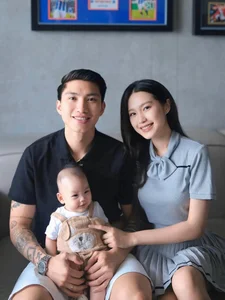 Footballer Doan Van Hau and Wife Celebrate New Year 2025 With Special News - image 1
