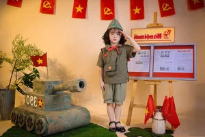 Vietnamese Celebrities and Their Families Join the Grand Festival Spirit - image 4