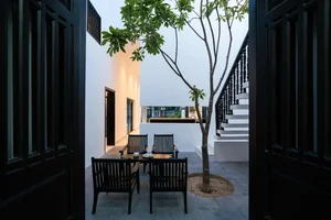 Khanh House: A Modern Hoi An Townhouse Blending Nature and Heritage - image 20