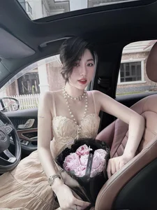Social Media Sensation: Nguyen Nu Hanh Loan Showcases Stunning Summer Style and Fitness - image 7