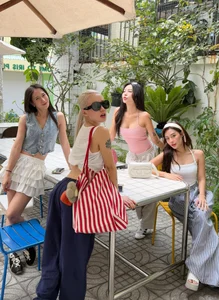The Stunning Beauty and Chic Style of a Mother of Three - image 0