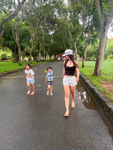 The Stunning Beauty and Chic Style of a Mother of Three - image 6