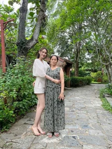 Simple to Stunning: Style Evolution of Miss Vietnam Do Thi Ha's Mother - image 3