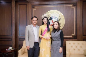 Simple to Stunning: Style Evolution of Miss Vietnam Do Thi Ha's Mother - image 7