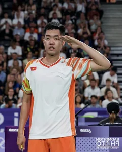 Military Badminton Star Le Duc Phat Dominates Olympic Stage - image 2