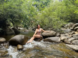 MC Cat Tuong Stuns Fans with Bikini Look While Clam Harvesting - image 2