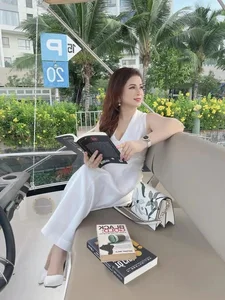Ageless Elegance: Inside the Stunning Lives of 4 Wealthy Vietnamese Women over 50 - image 7