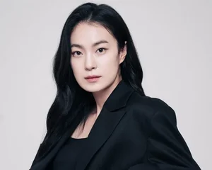 Outstanding South Korean Actors Born in the Year of the Dragon - image 3