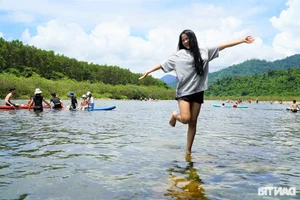 Escaping the City: Crowds Flock to Pristine Streams for September 2nd Holiday - image 5