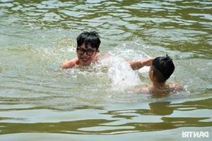 Escaping the City: Crowds Flock to Pristine Streams for September 2nd Holiday - image 9